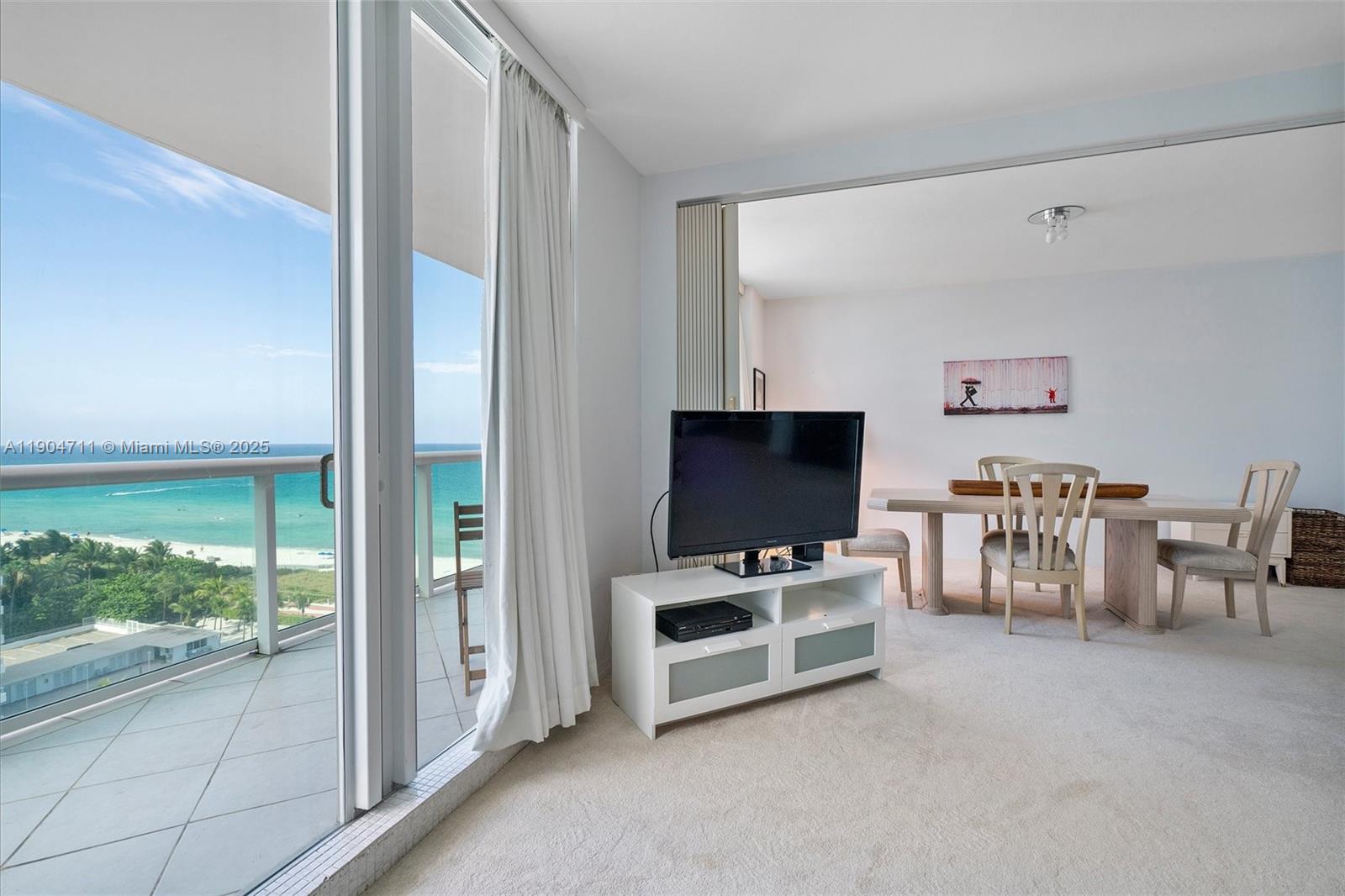 0HE CARRIAGE CLUB SOUTH C - Residential