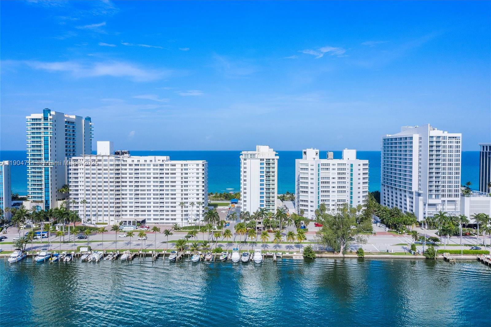 0HE CARRIAGE CLUB SOUTH C - Residential