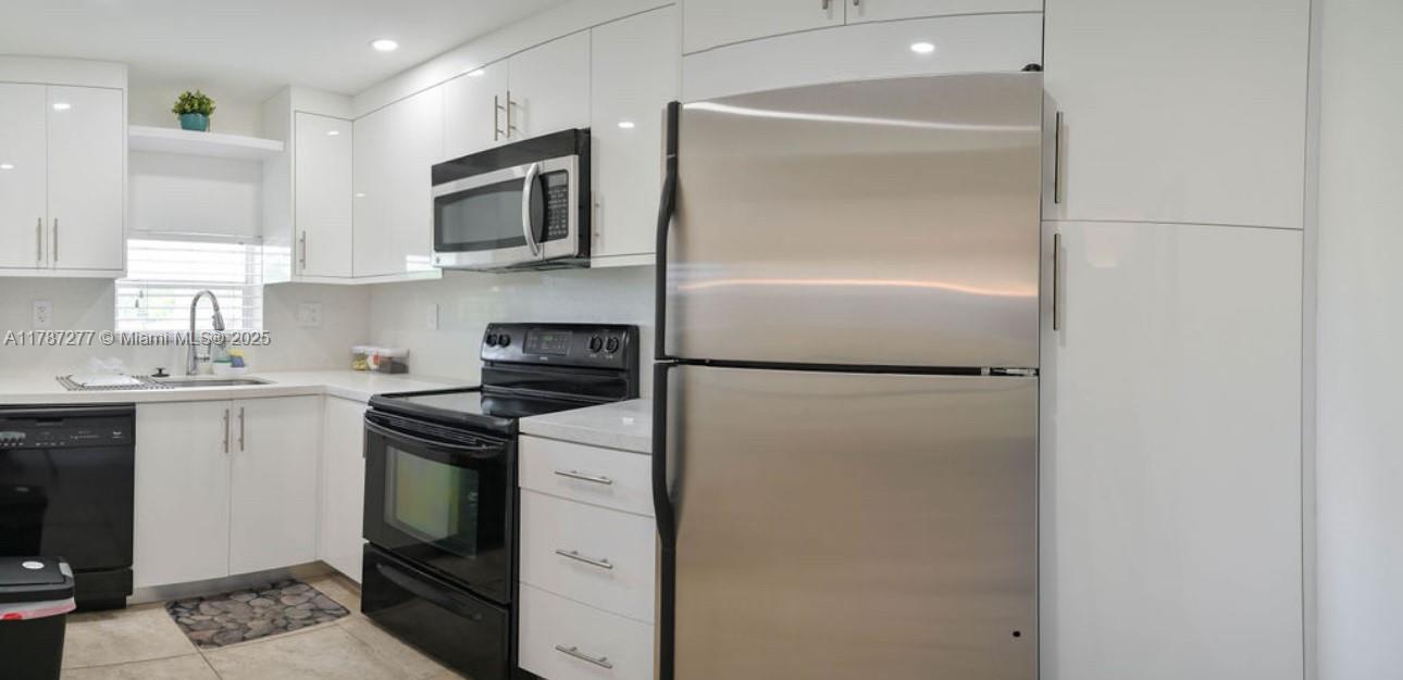 8901 Hollybrook 206