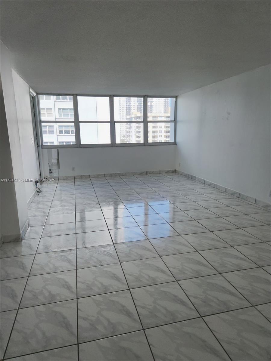 TRAFALGAR TOWERS CONDOMIN - Residential