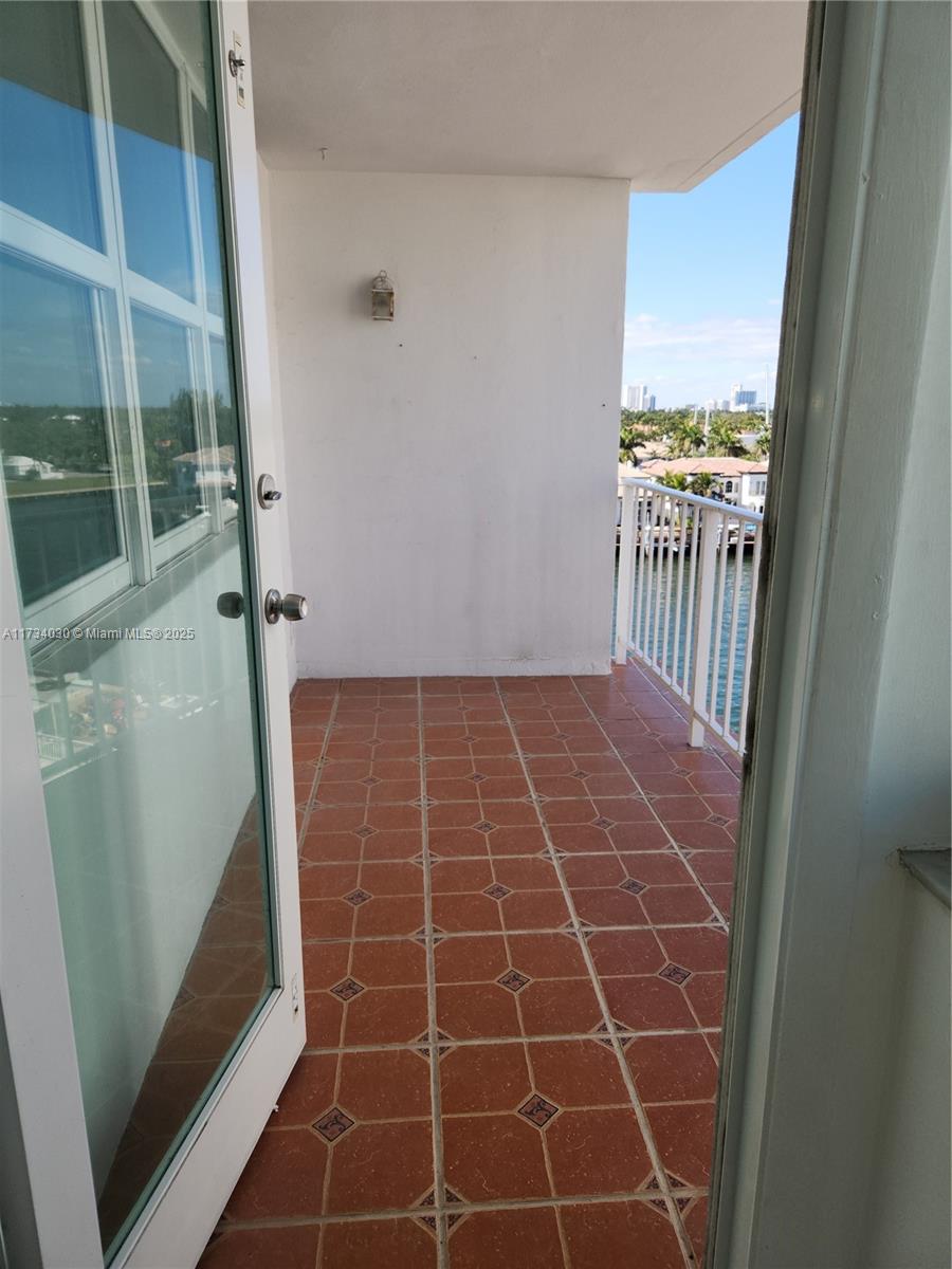 TRAFALGAR TOWERS CONDOMIN - Residential