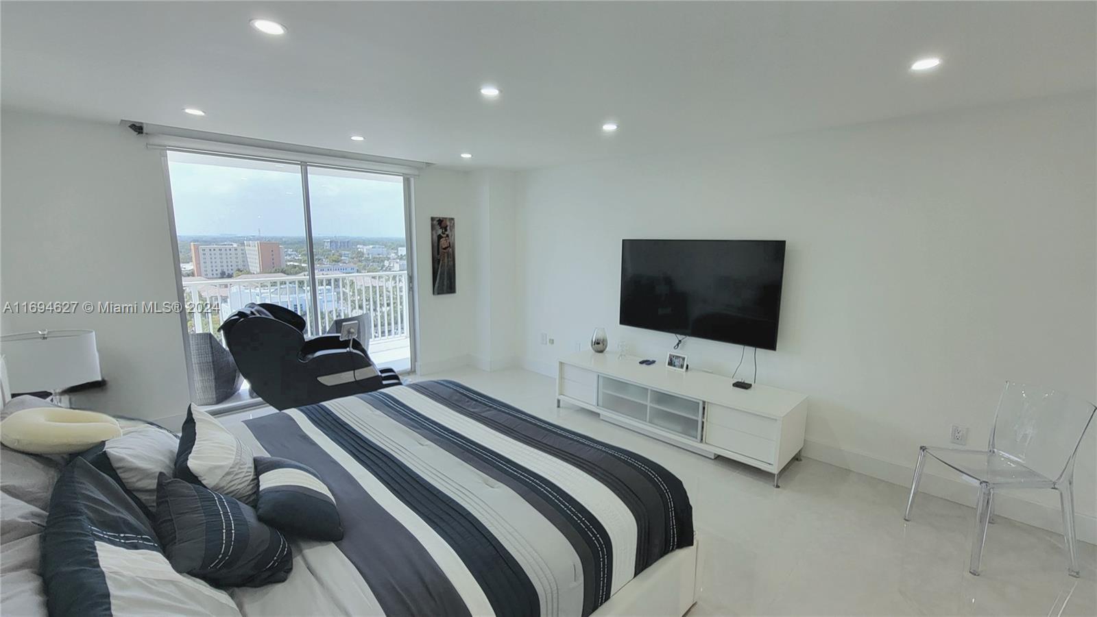 ADMIRALS PORT CONDO WEST - Residential