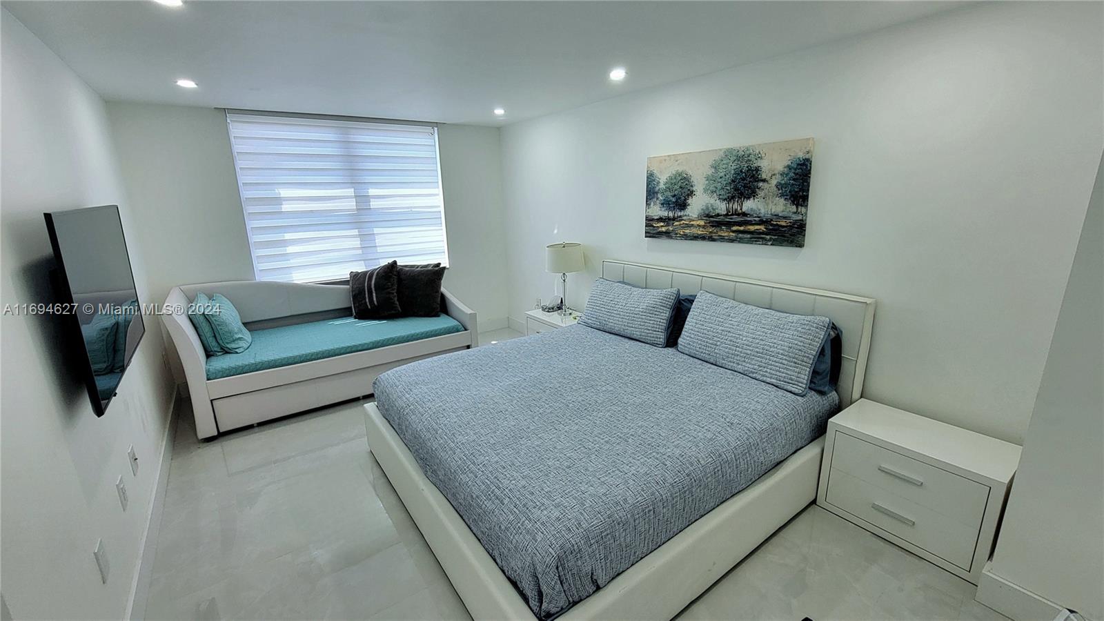 ADMIRALS PORT CONDO WEST - Residential