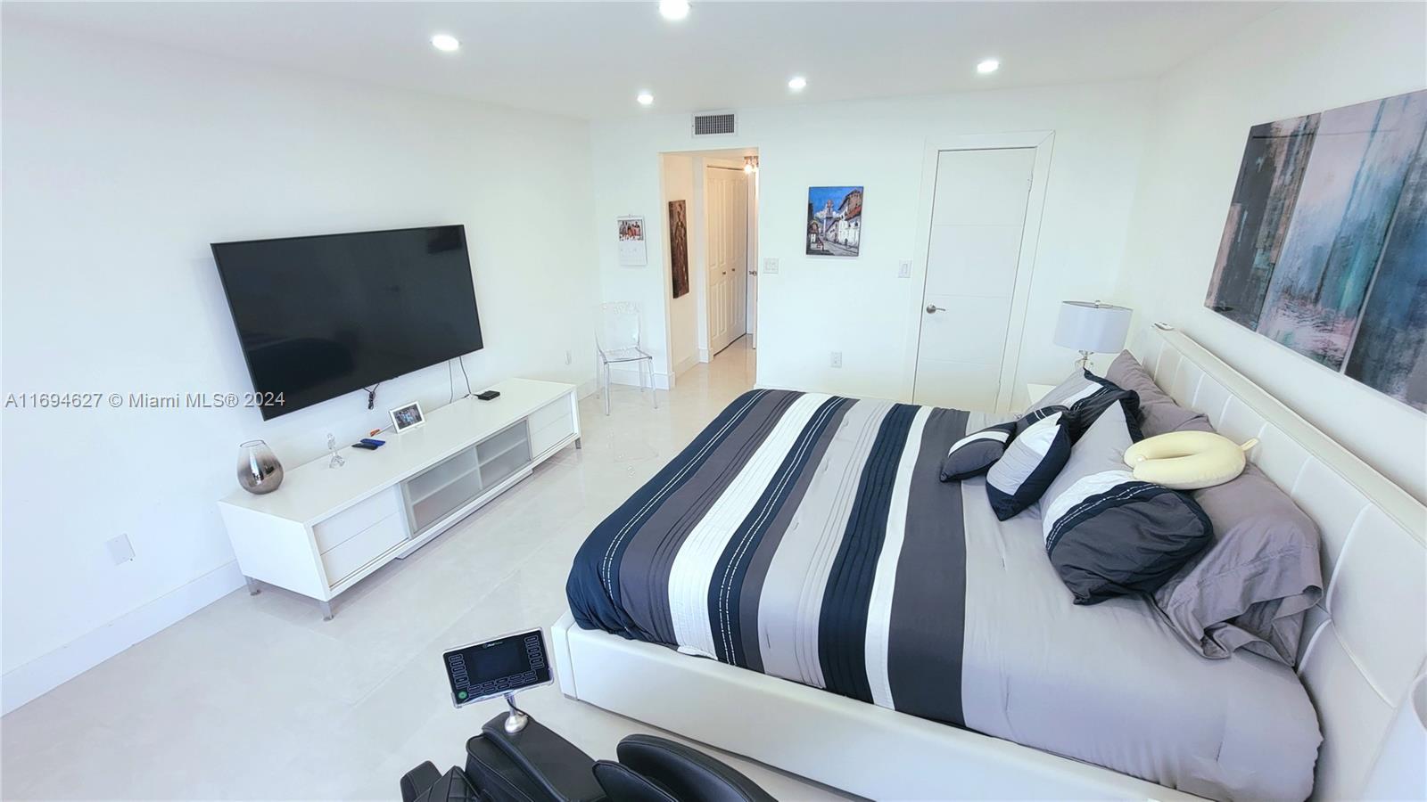 ADMIRALS PORT CONDO WEST - Residential