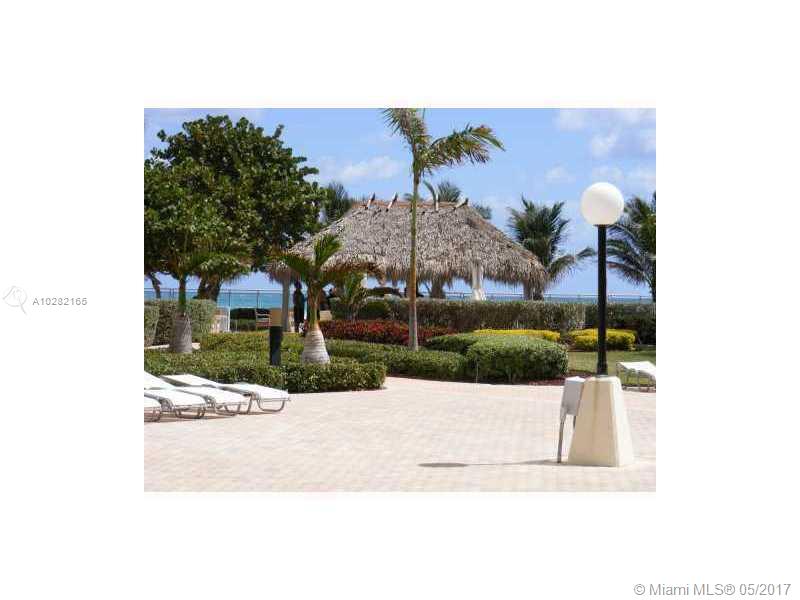 RESIDENCES ON HOLLYWOOD B - Residential Lease