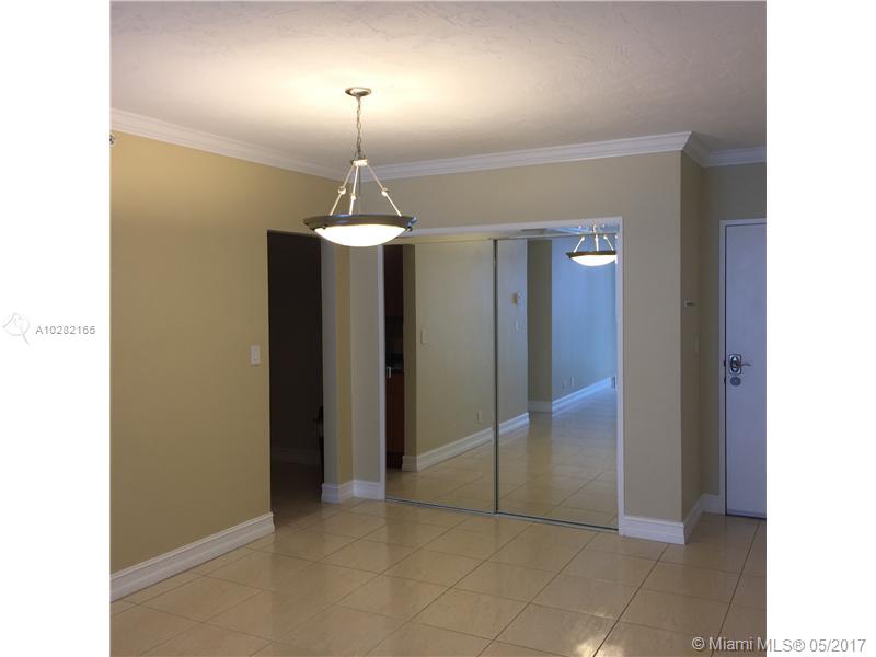 RESIDENCES ON HOLLYWOOD B - Residential Lease