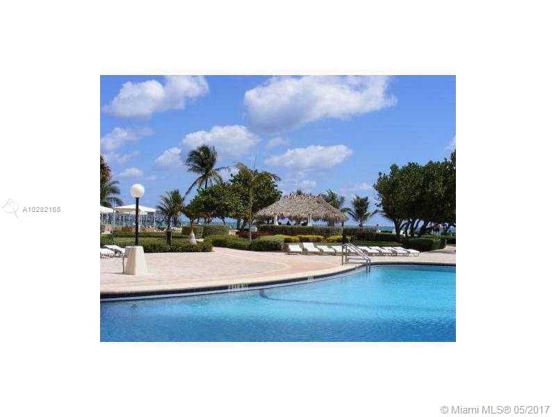 RESIDENCES ON HOLLYWOOD B - Residential Lease