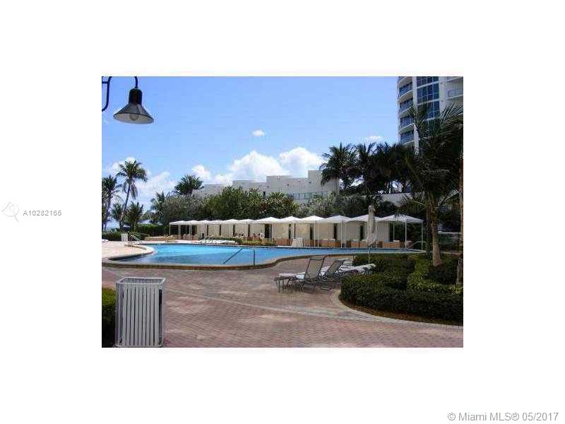 RESIDENCES ON HOLLYWOOD B - Residential Lease