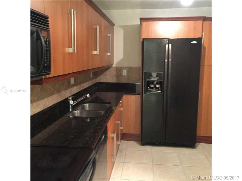 RESIDENCES ON HOLLYWOOD B - Residential Lease