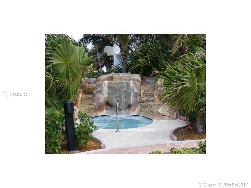 RESIDENCES ON HOLLYWOOD B - Residential Lease