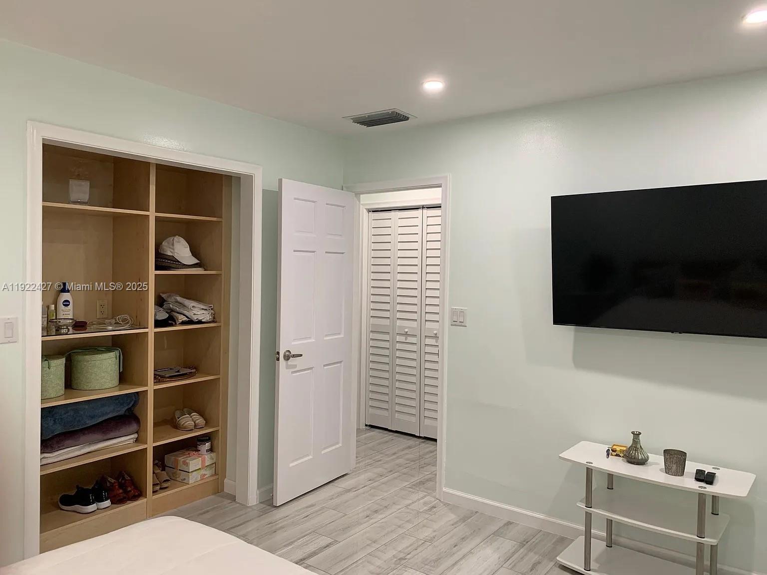 HIBISCUS HOUSE CONDO - Residential Lease