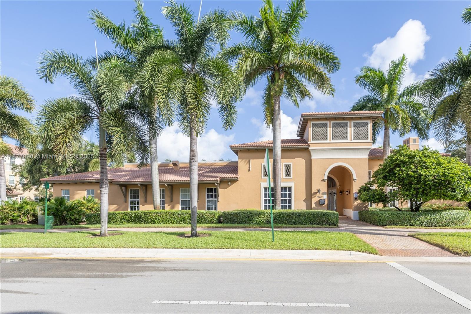 COBBLESTONE CONDO - Residential Lease