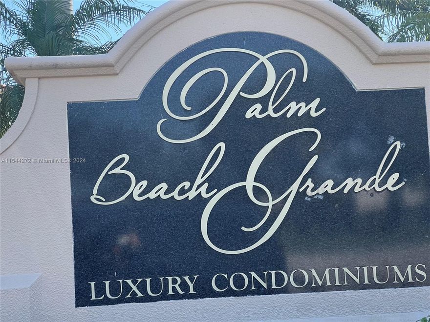 ATTENTION INVESTORS! THIS UNIT IS RENTED AND PRODUCING INCOME! Beautiful garden view unit in a great community surrounded by lakes! This apartment features 2 bedrooms, 2 baths on a practical layout. Parking. Pool. Tennis Court. Excellent location! Great opportunity!