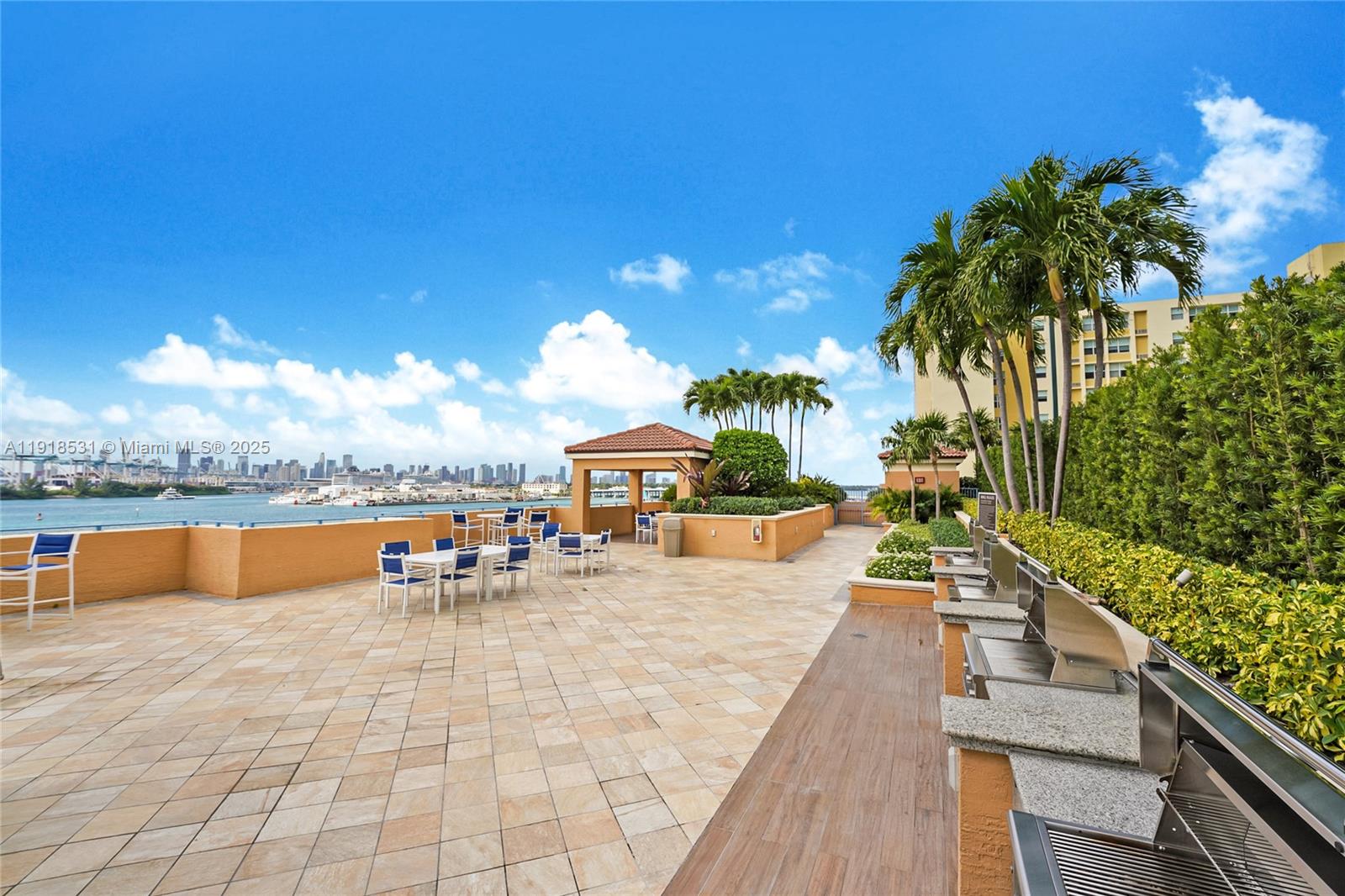 YACHT CLUB AT PORTOFINO - Residential