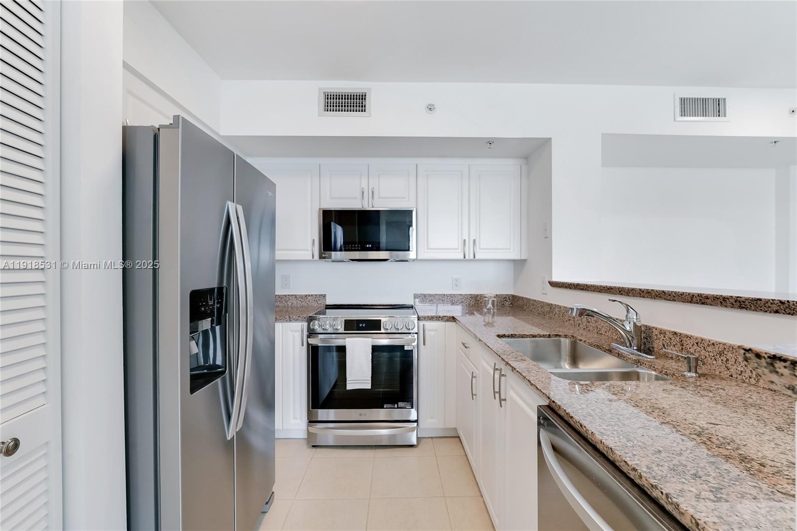 YACHT CLUB AT PORTOFINO - Residential