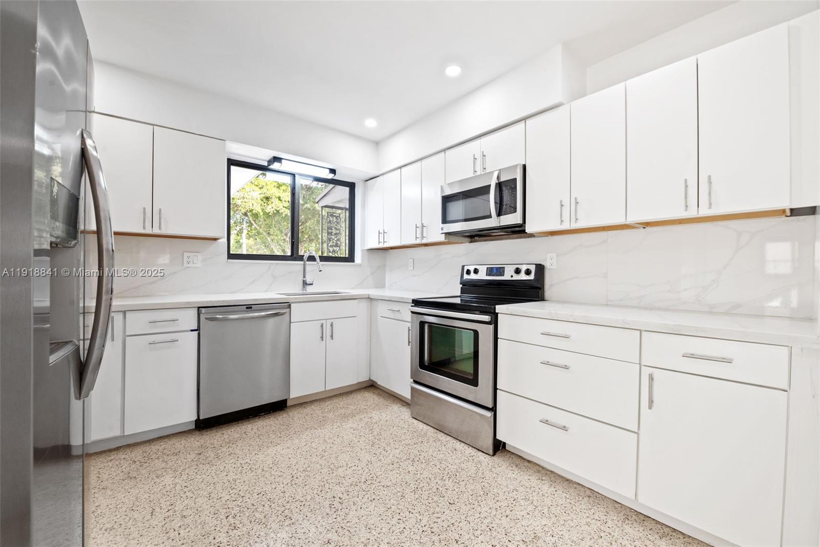 ROEBLINGS THE - Residential