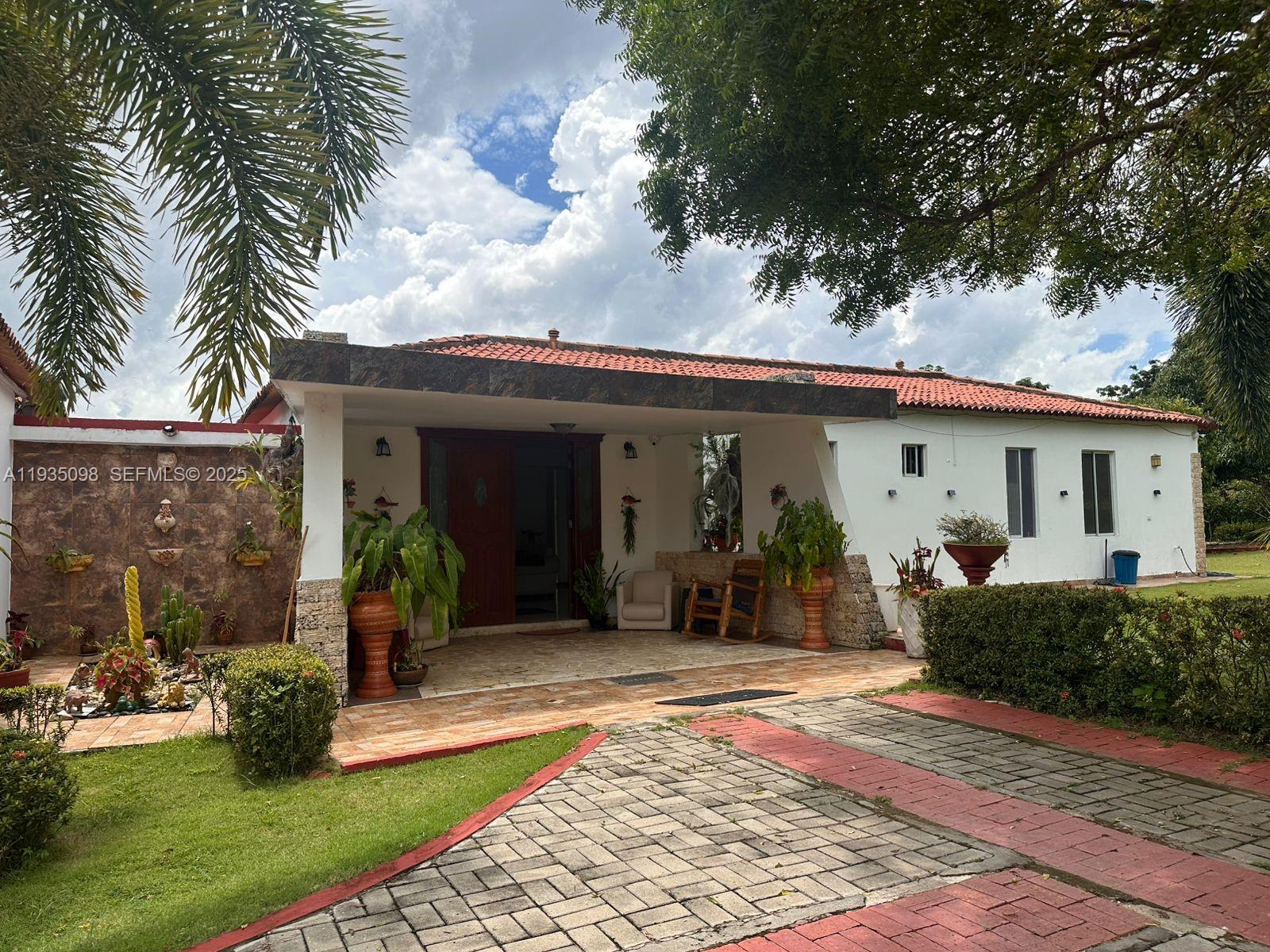 SECTOR AGUAS VIVAS TRONCAL DE OCCIDENTE KM 13 – HACIENDA CONDOMINIO