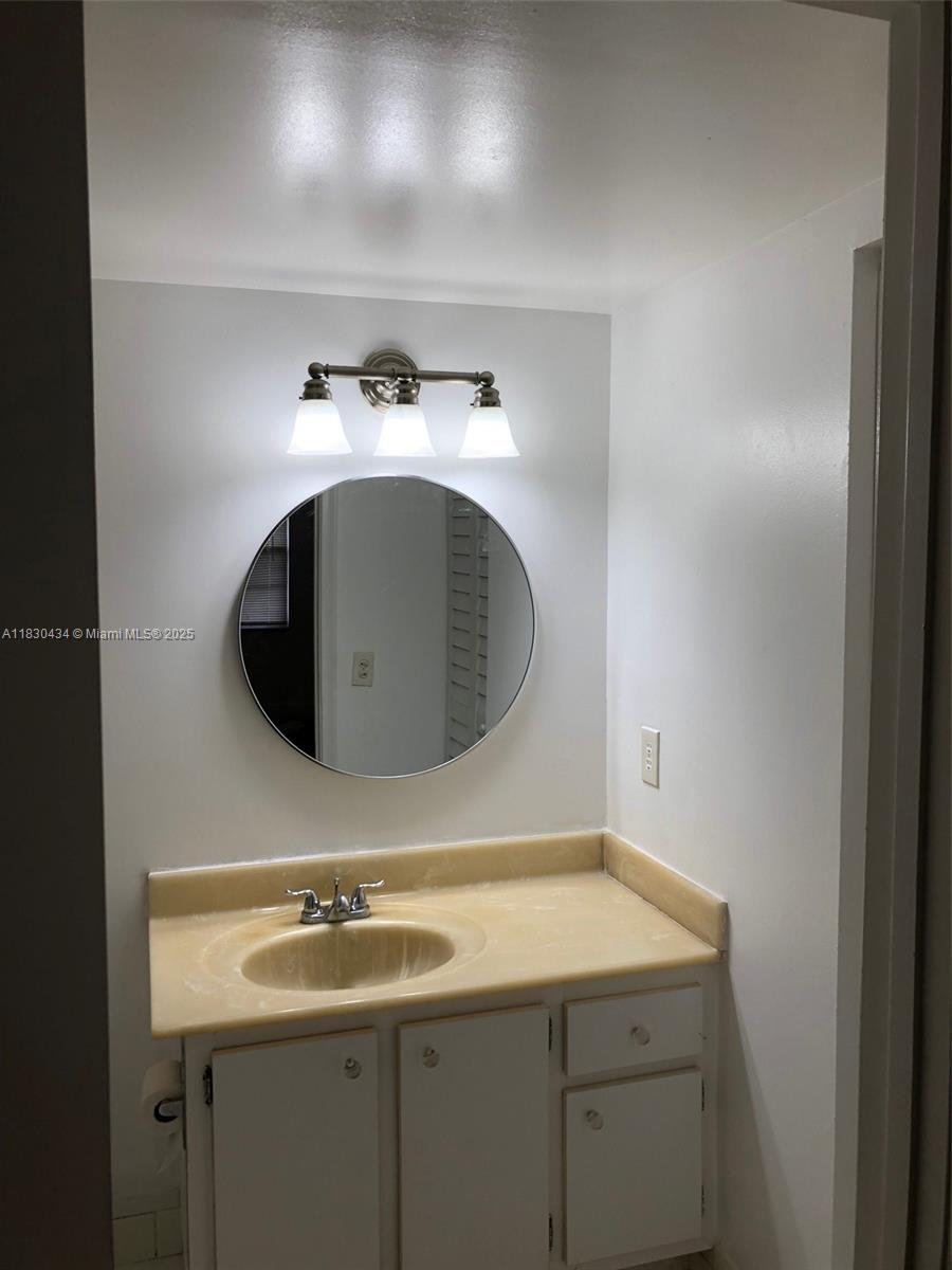 2 BEDS 2 BATHS APARTMENT IN CENTURY VILLAGE, CENTRALLY LOCATED IN PEMBROKE PINES, MINUTES FROM MAJOR HIGHWAY; SHOPPING PLAZAS; RESTAURANTS; PARKS; HOSPITAL; BANKS; SUPERMARKETS; ETC...CALL TODAY.....ALSO FOR SALE!!!!