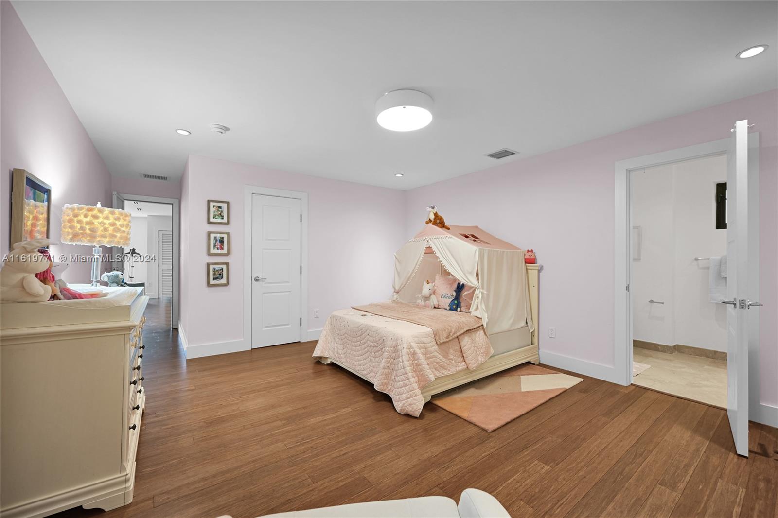 BAY HARBOR ISLAND - Residential