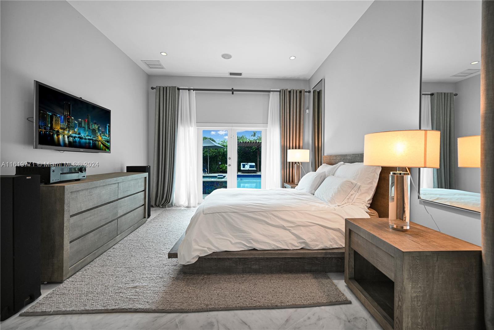 BAY HARBOR ISLAND - Residential