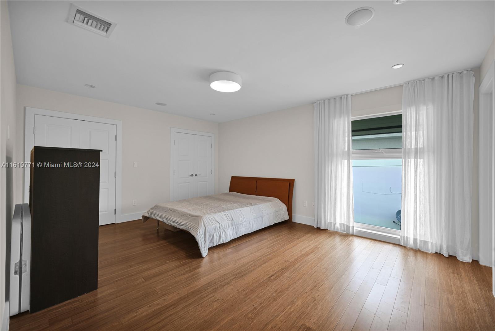 BAY HARBOR ISLAND - Residential