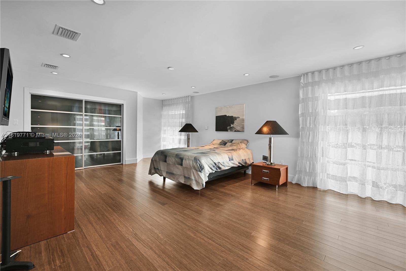 BAY HARBOR ISLAND - Residential