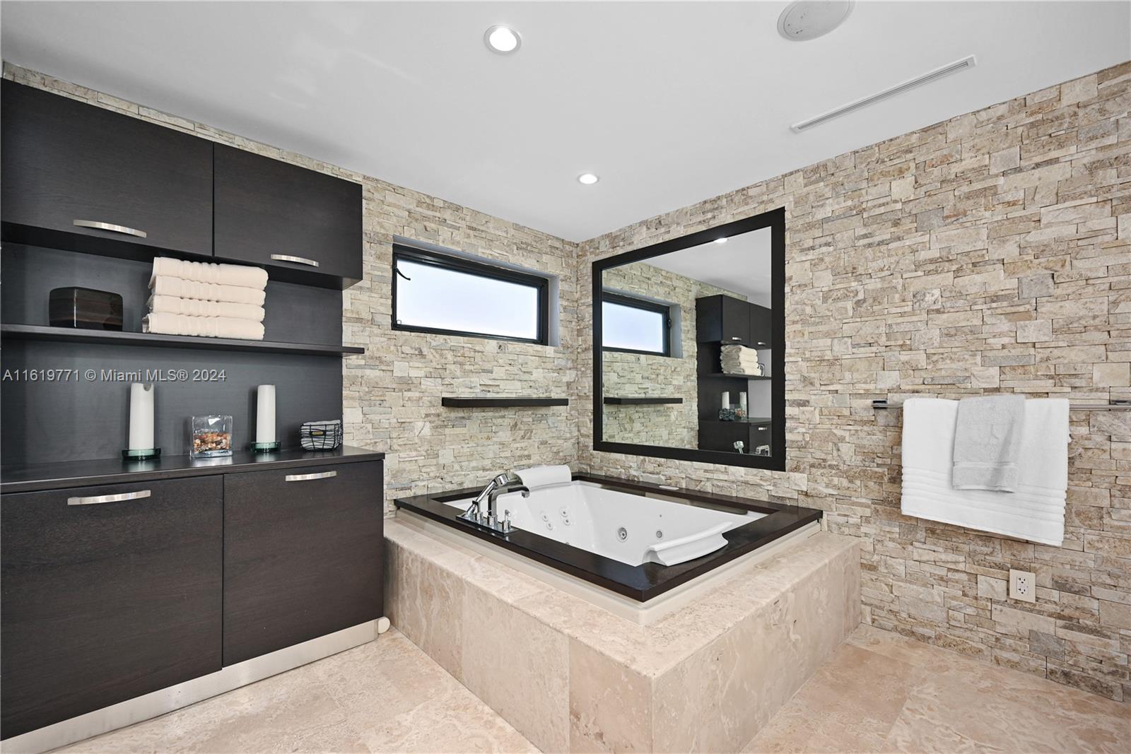 BAY HARBOR ISLAND - Residential