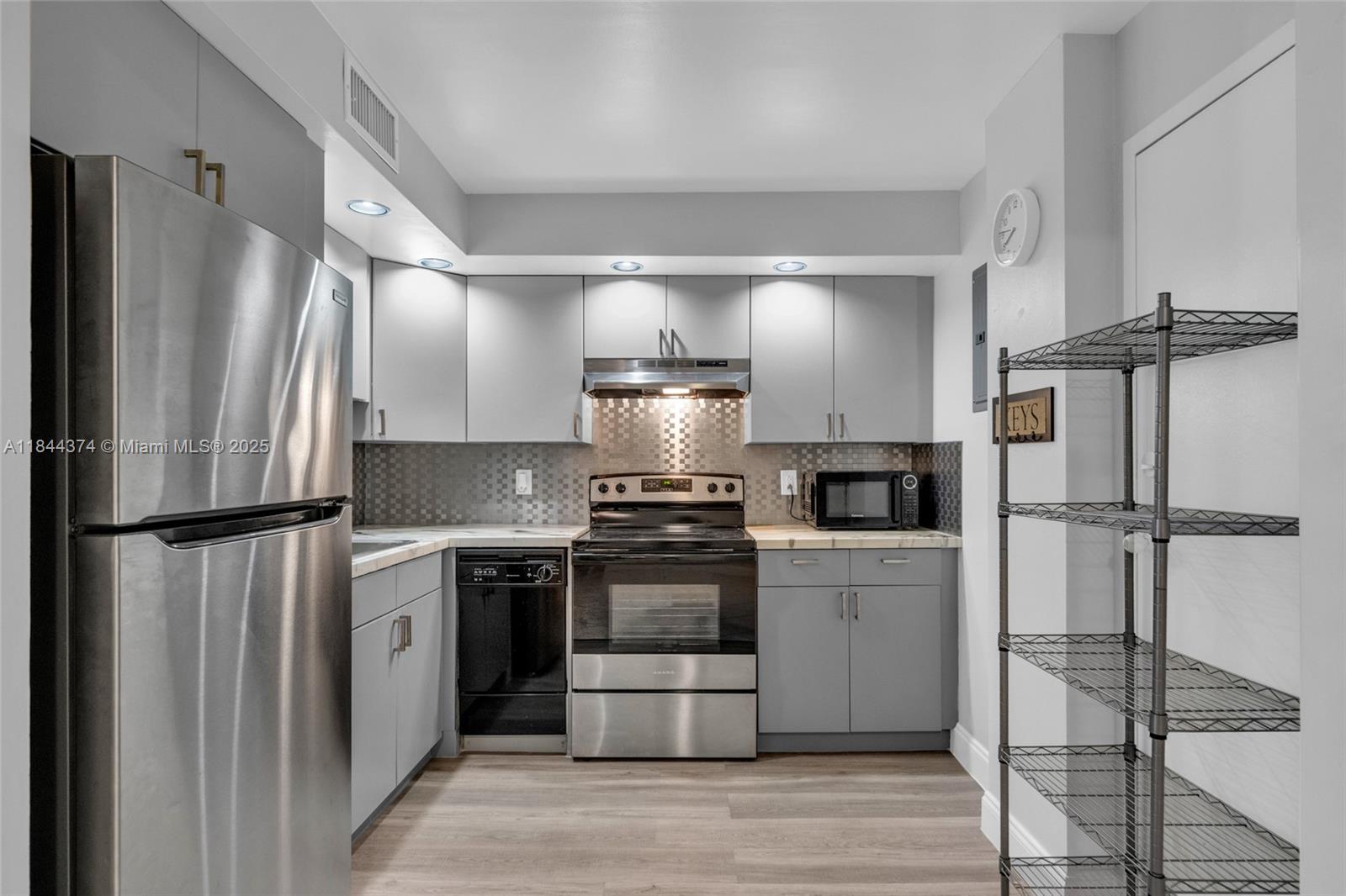 PLANTATION PLACE CONDO - Residential Lease