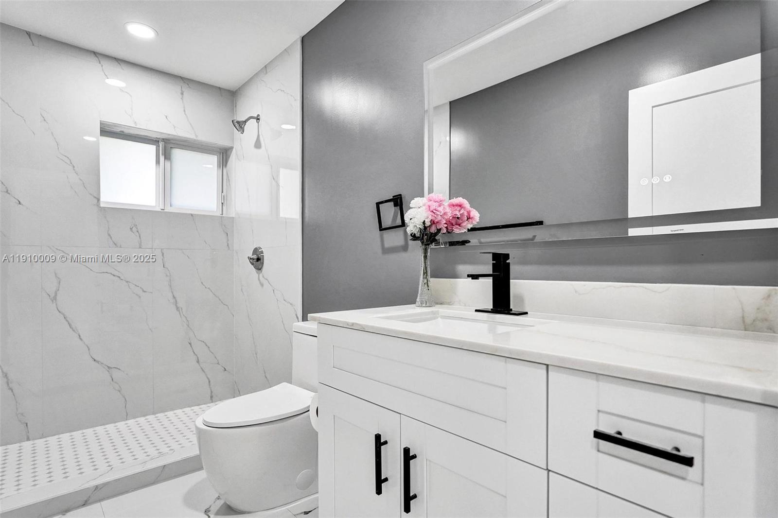 LAUDERDALE VILLAS - Residential