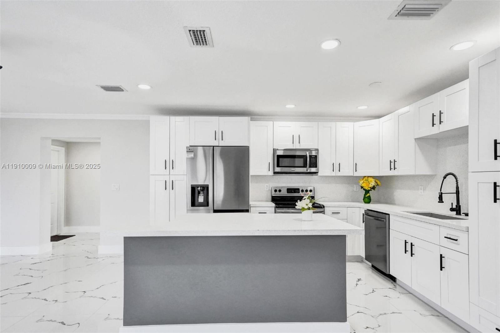 LAUDERDALE VILLAS - Residential