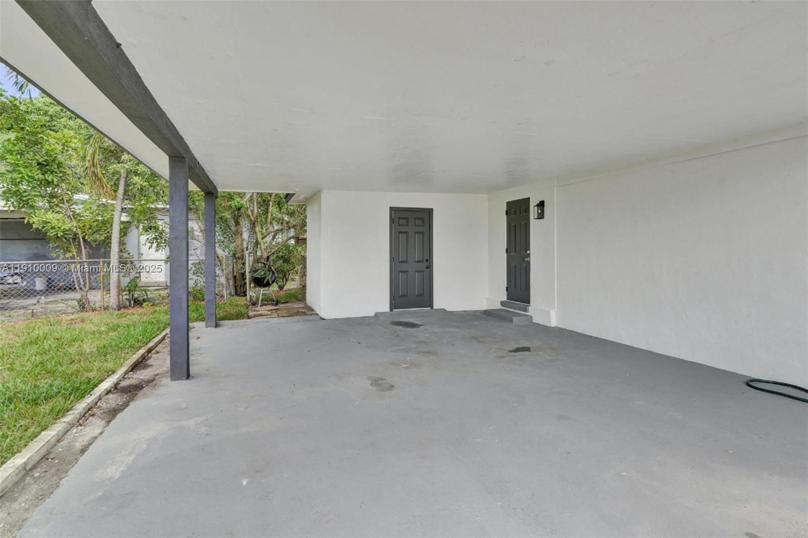 LAUDERDALE VILLAS - Residential