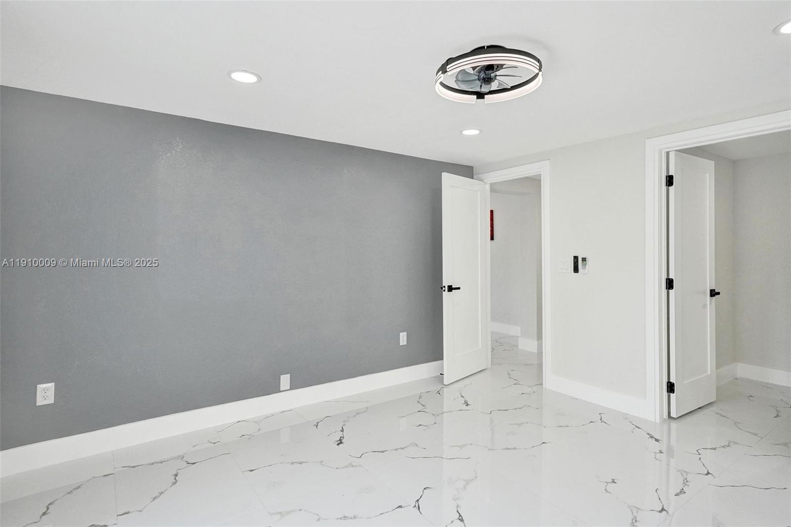 LAUDERDALE VILLAS - Residential