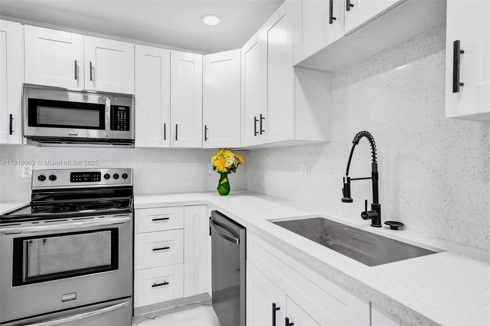 LAUDERDALE VILLAS - Residential