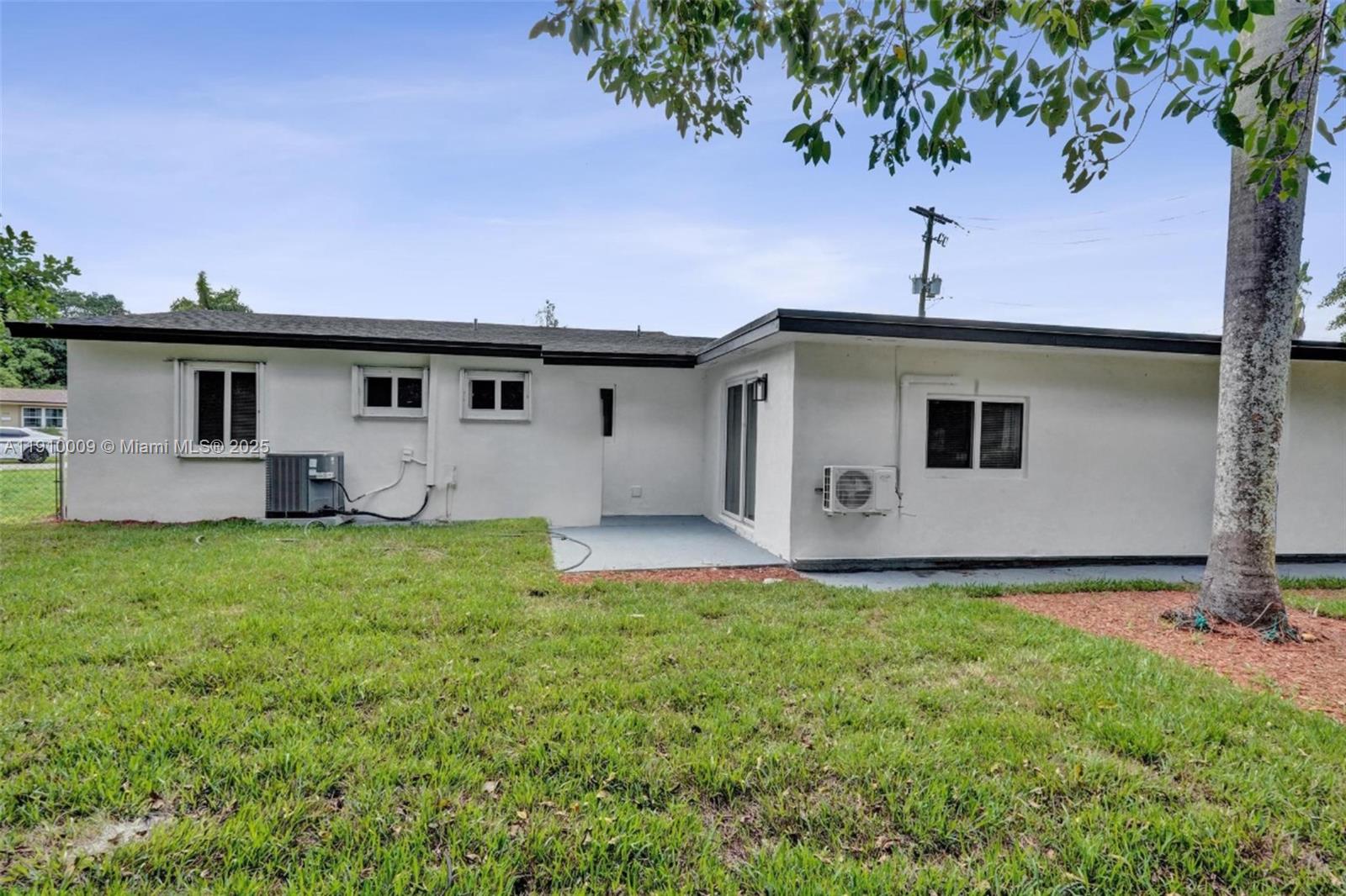 LAUDERDALE VILLAS - Residential