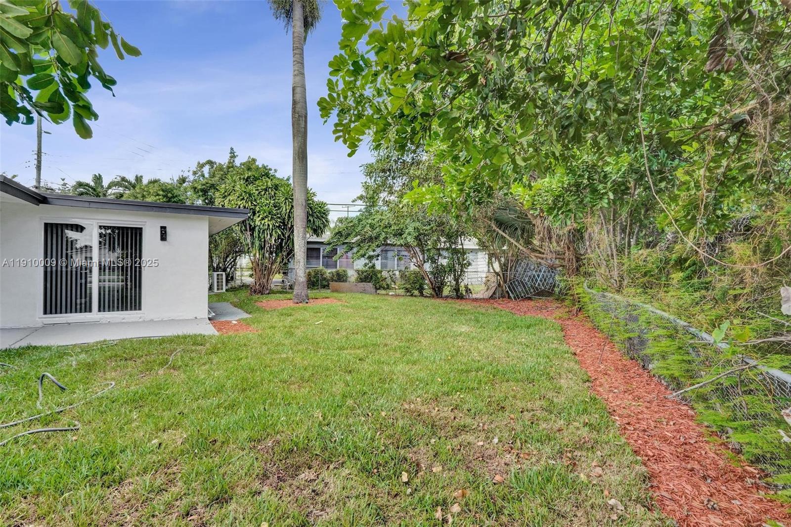 LAUDERDALE VILLAS - Residential