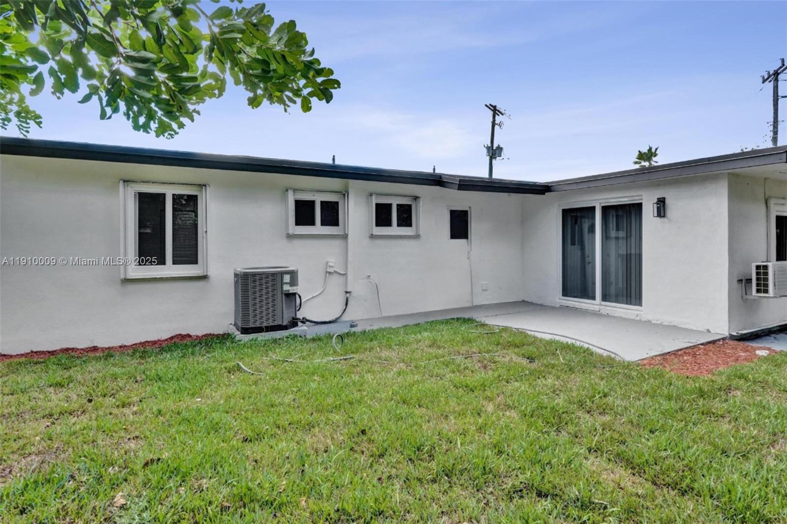 LAUDERDALE VILLAS - Residential