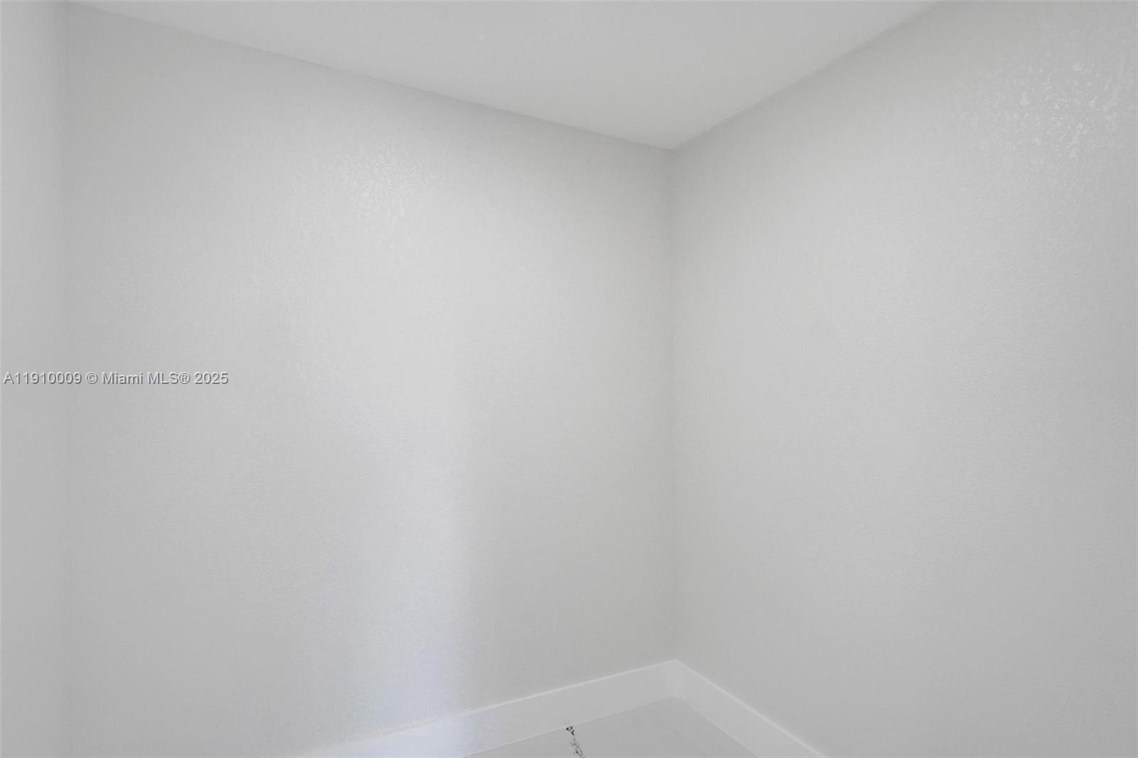 LAUDERDALE VILLAS - Residential