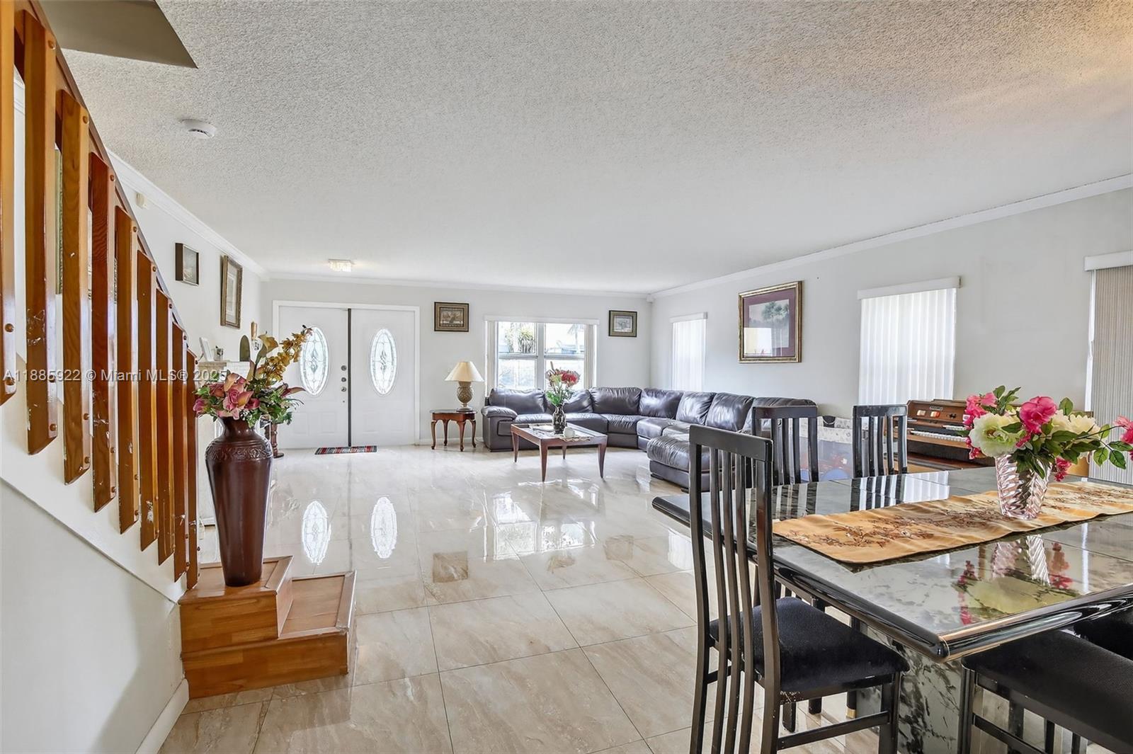 LAKESIDE SOUTH - Residential