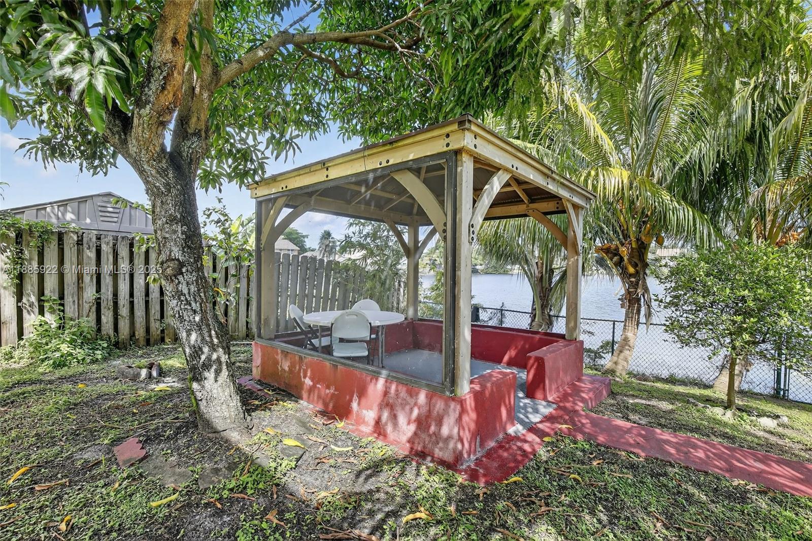 LAKESIDE SOUTH - Residential