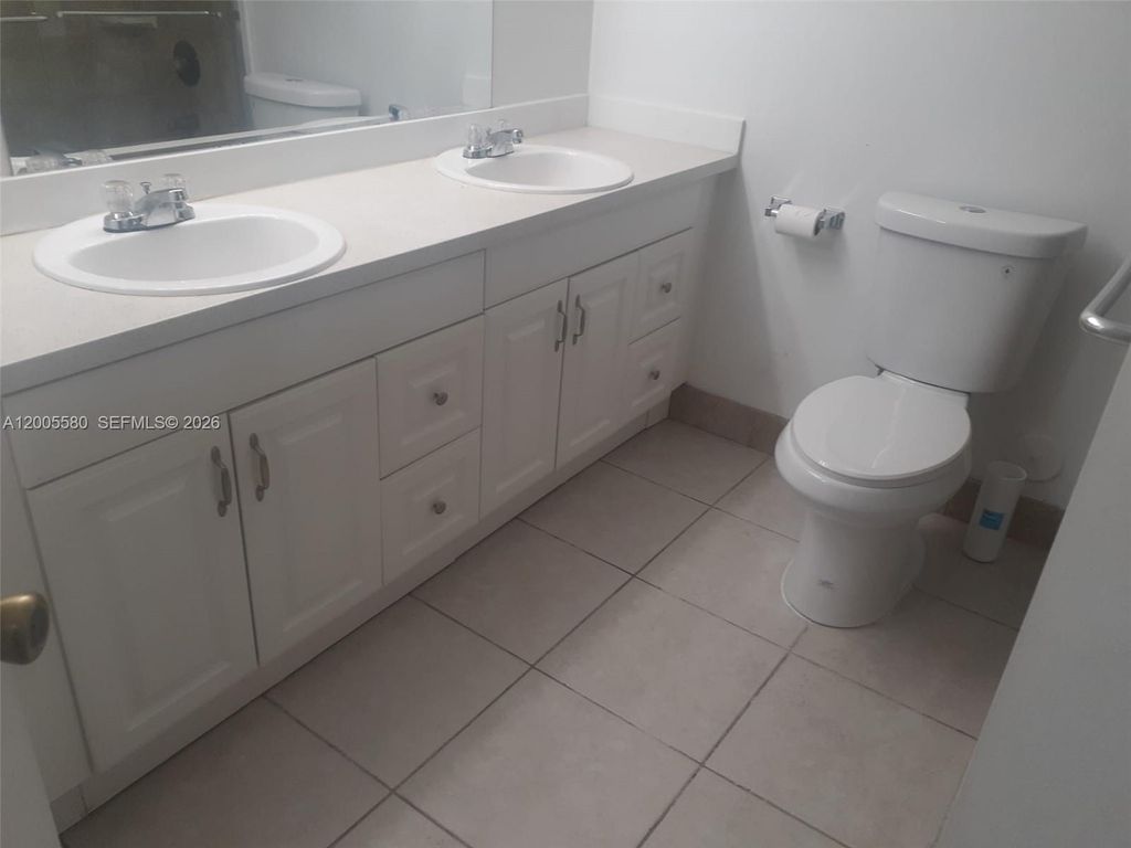 Photo of Hollywood, FL 33021 (MLS # A12005580)