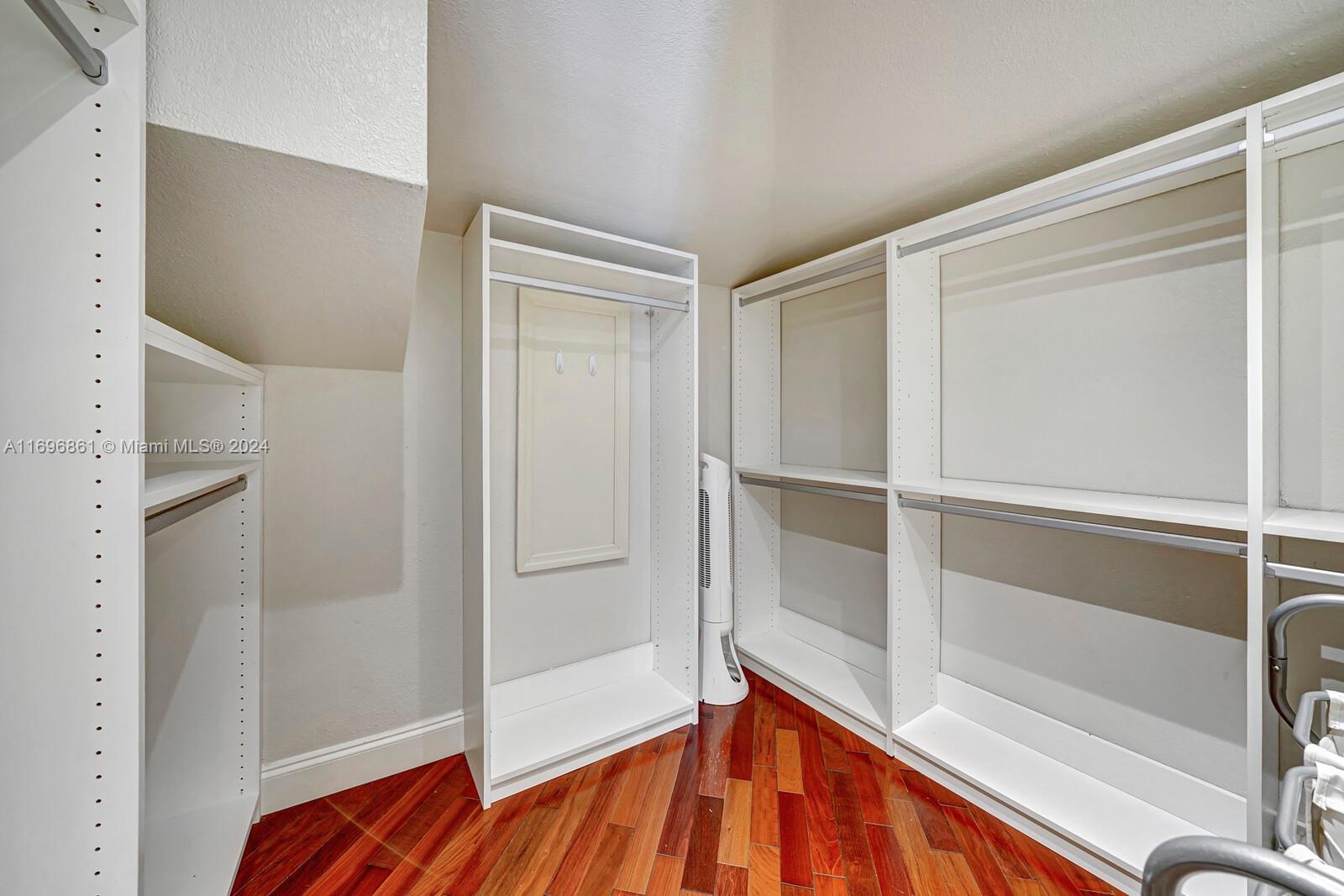 LOCHER - Residential