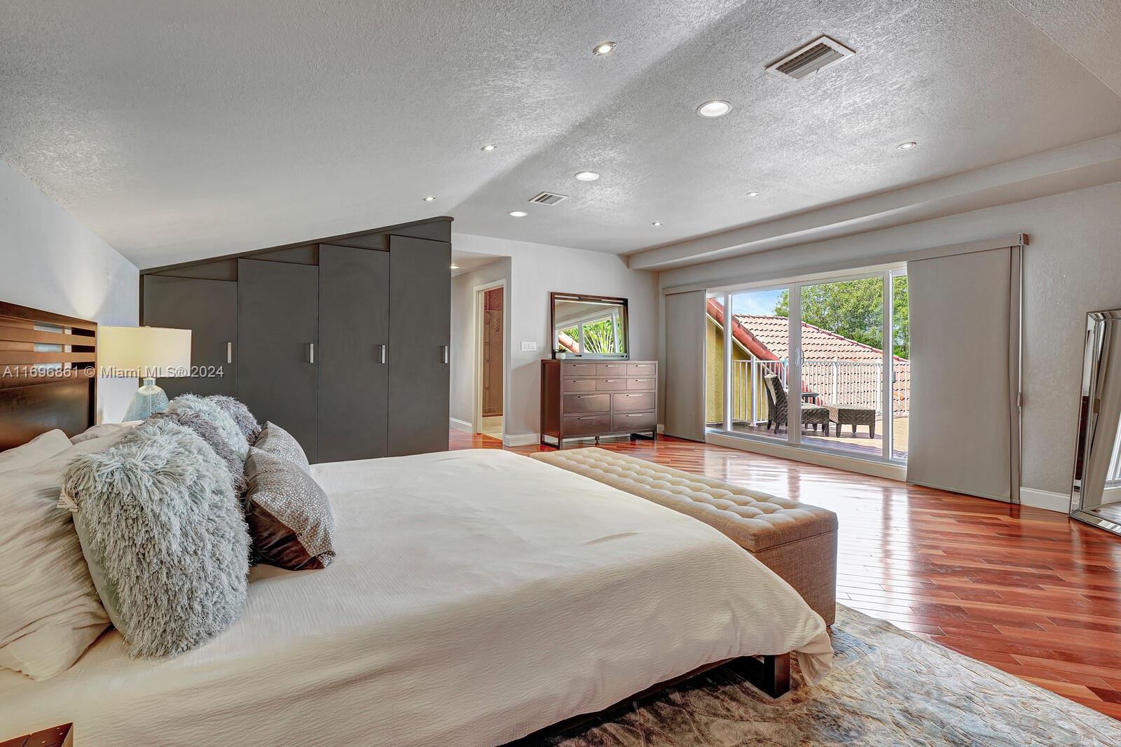 LOCHER - Residential