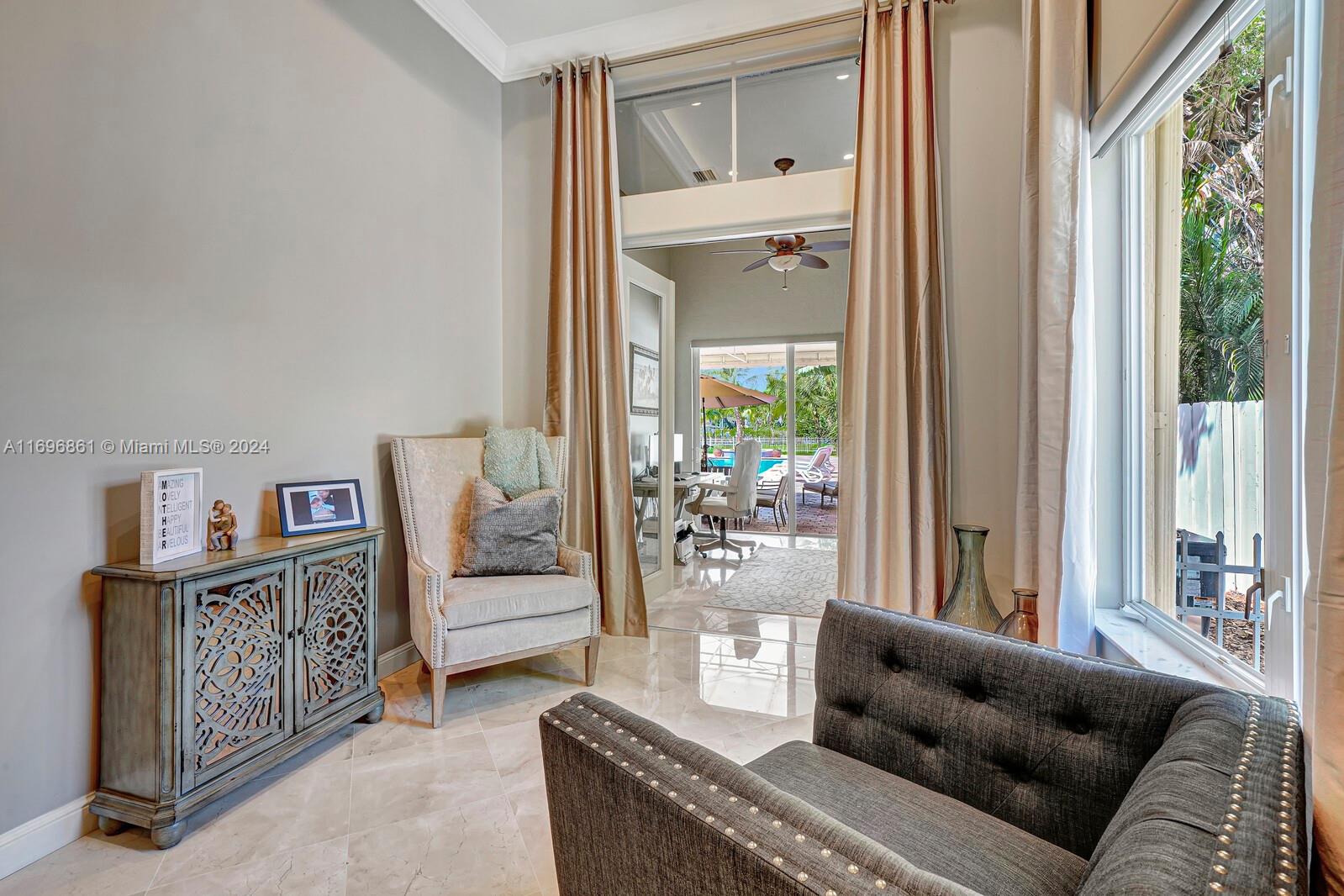 LOCHER - Residential