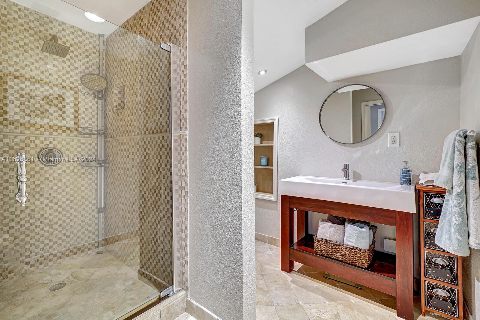 LOCHER - Residential