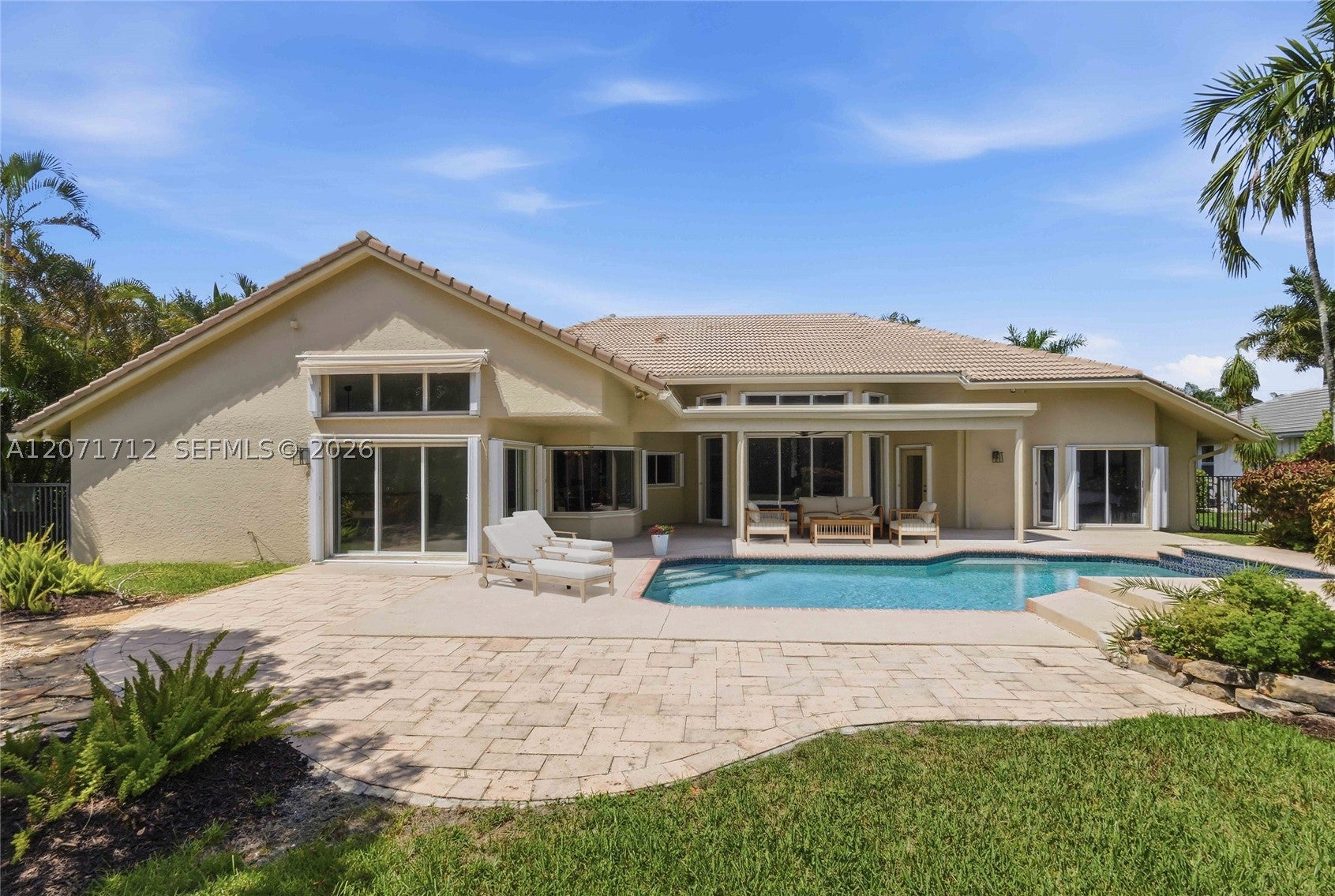 360 NE Coconut Cir