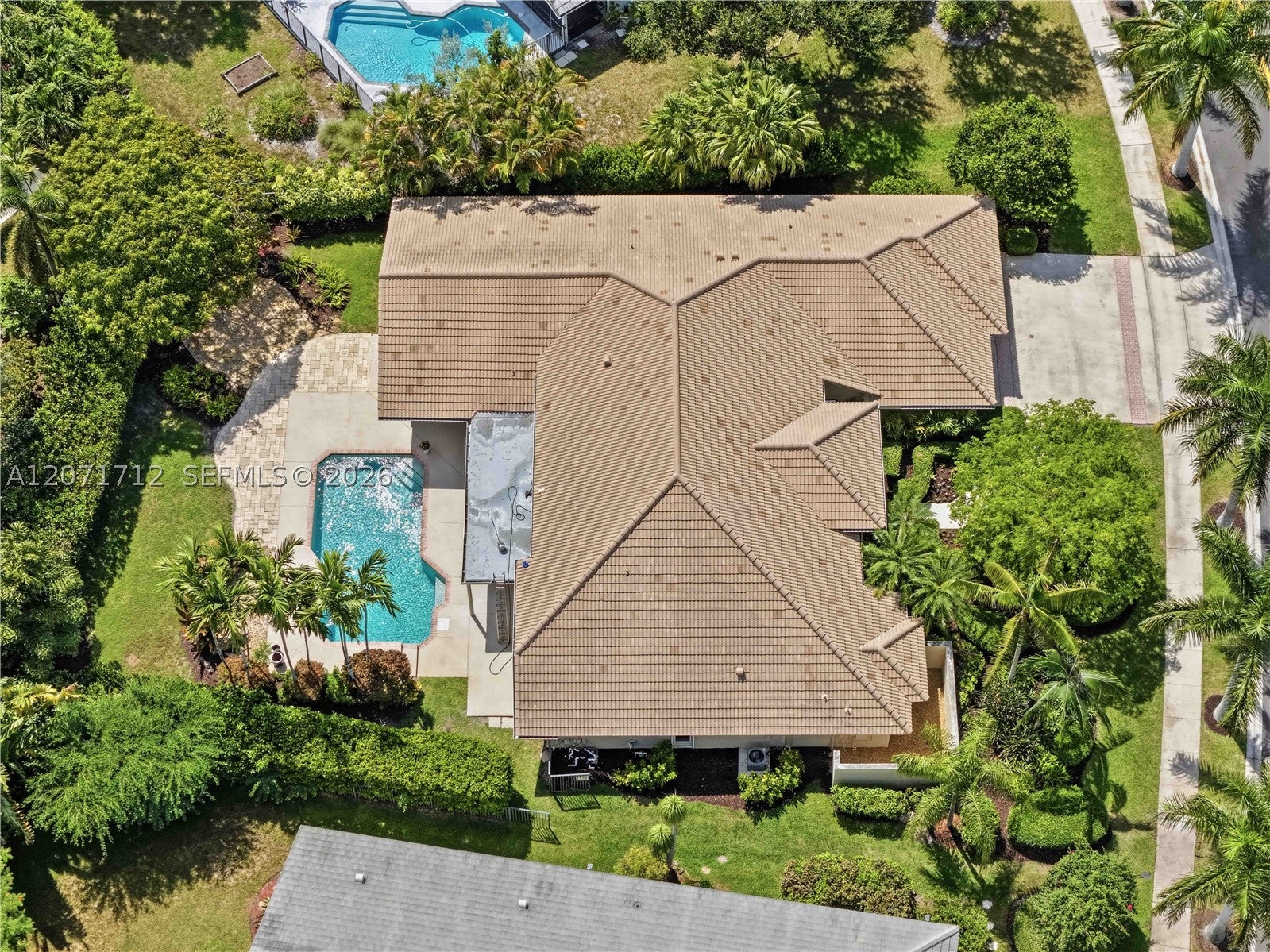 360 NE Coconut Cir