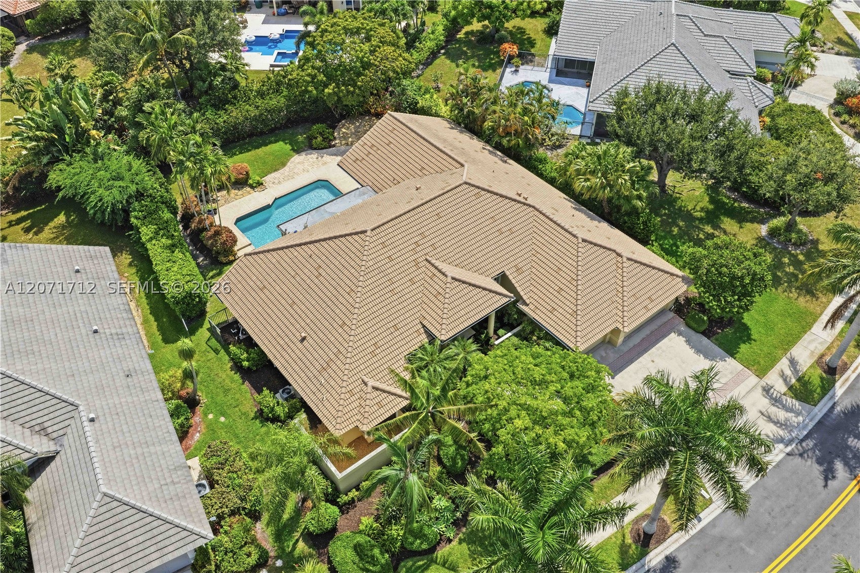 360 NE Coconut Cir