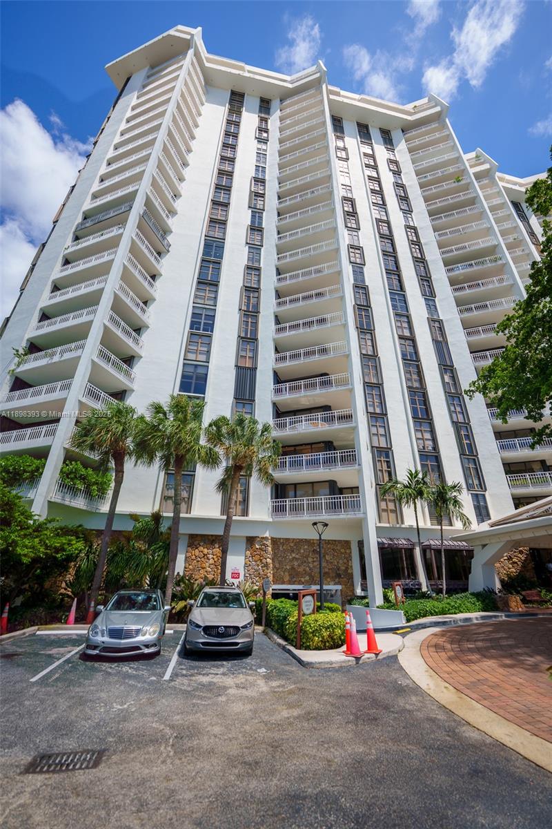 THE TOWERS OF QUAYSIDE CO - Residential
