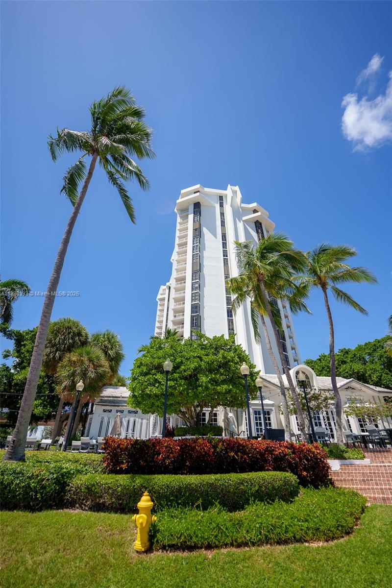 THE TOWERS OF QUAYSIDE CO - Residential