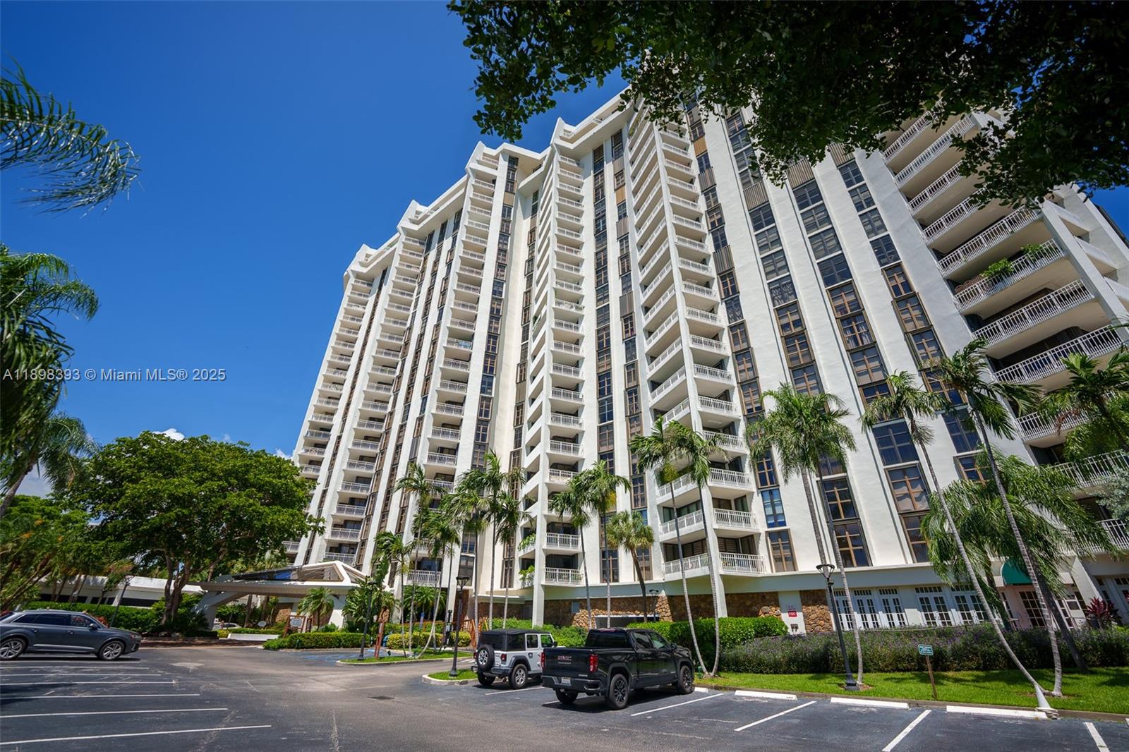 THE TOWERS OF QUAYSIDE CO - Residential